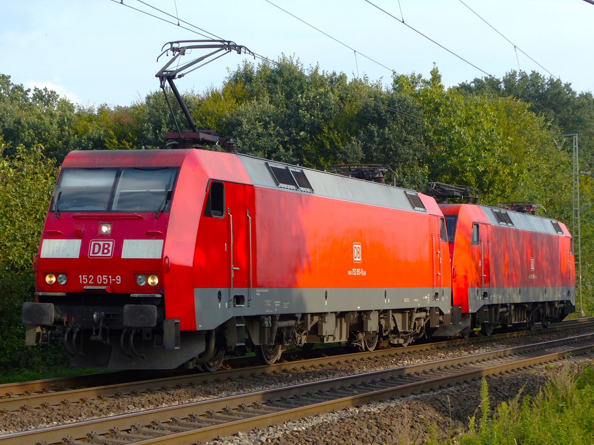 152 051 und Schwesterlok bei Salzbergen, 19.09.17