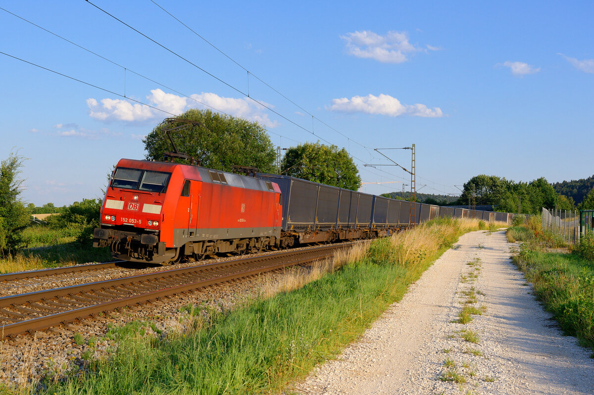 152 053 mit dem Hellmann KLV-Zug bei Parsberg Richtung Nürnberg, 20.07.2020