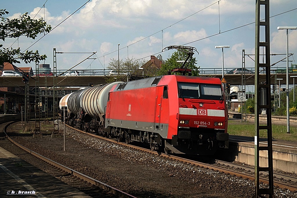 152 054-3 zog einen tankzug am 25.04.14 durch hh-harburg