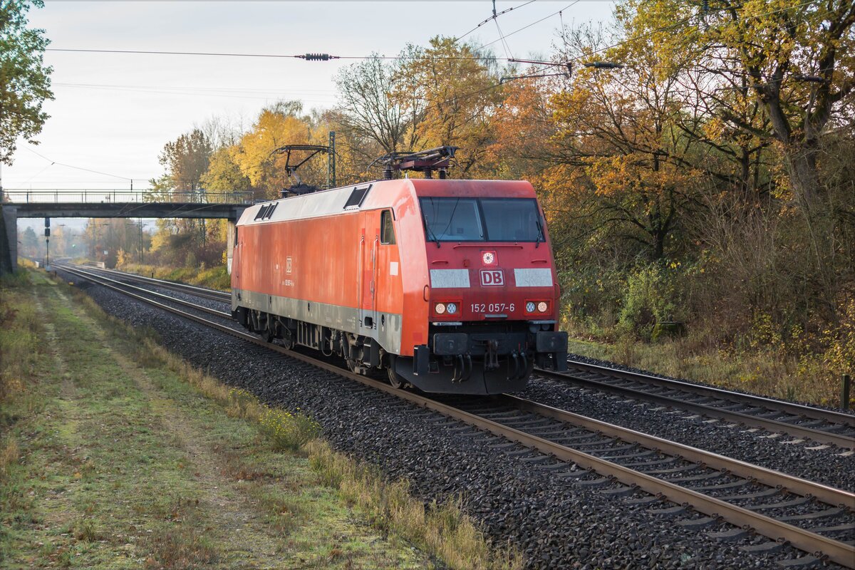 152 057-6 solo bei Kerzell am 05.11.2025.