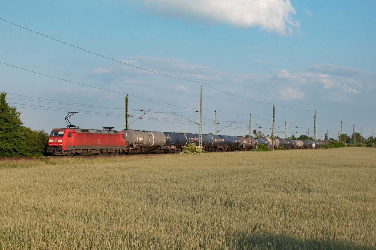 152 057  mit einem Kesselzug aus Stendell vom PCK Schwedt, in Ferdinandshof 11.6.2022