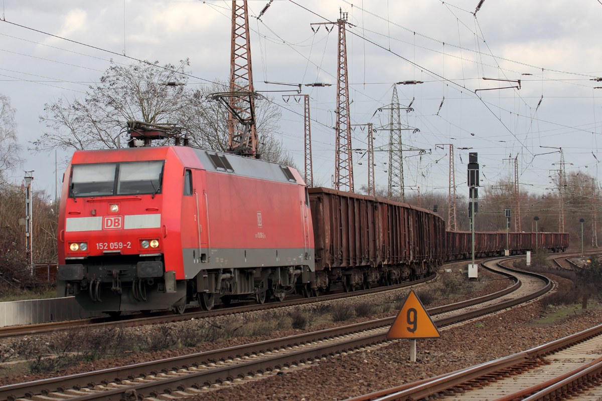 152 059-2 durchfährt Recklinghausen-Ost 3.2.2016