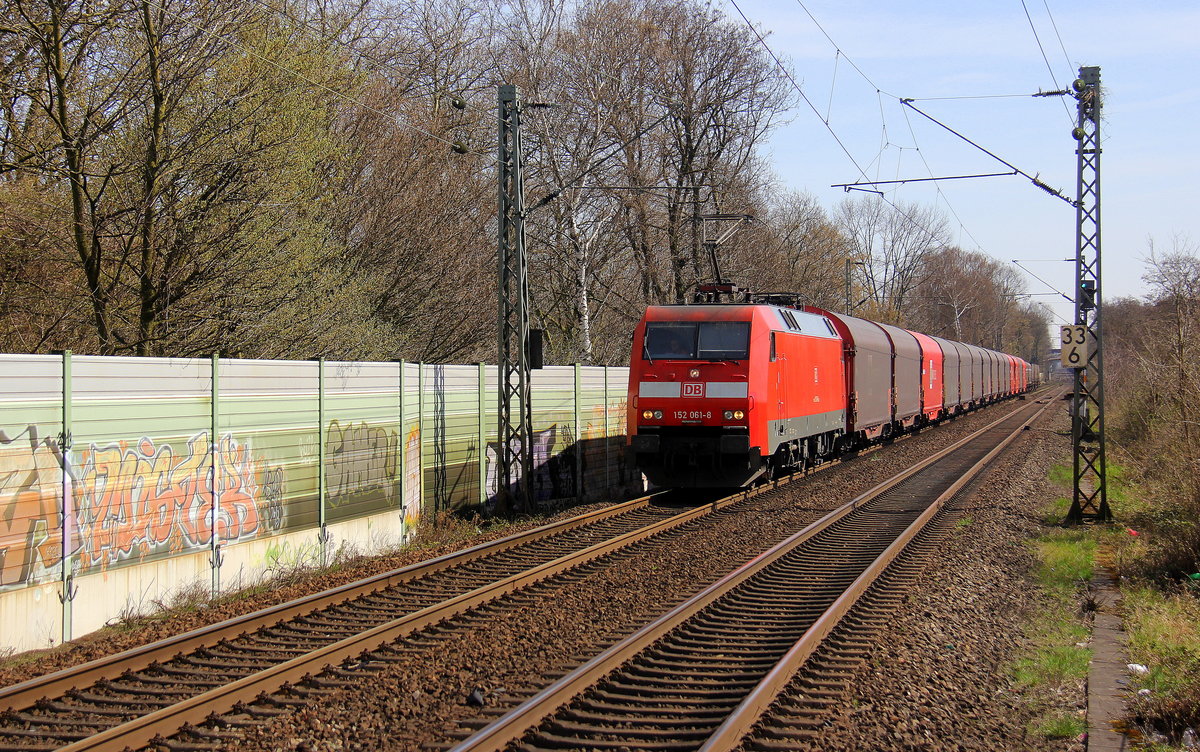 152 061-8 DB  kommt mit einem Aluzug aus Nievenheim nach Göttingen und kommt aus Richtung Nievenheim,,Neuss-Allerheiligen,Neuss-Norf und fährt durch Neuss-Süd in Richtung Neuss-Hbf. 
Aufgenommen vom Bahnsteig 2 in Neuss-Süd. 
Bei schönem Frühlingswetter am Nachmittag vom 7.4.2018.