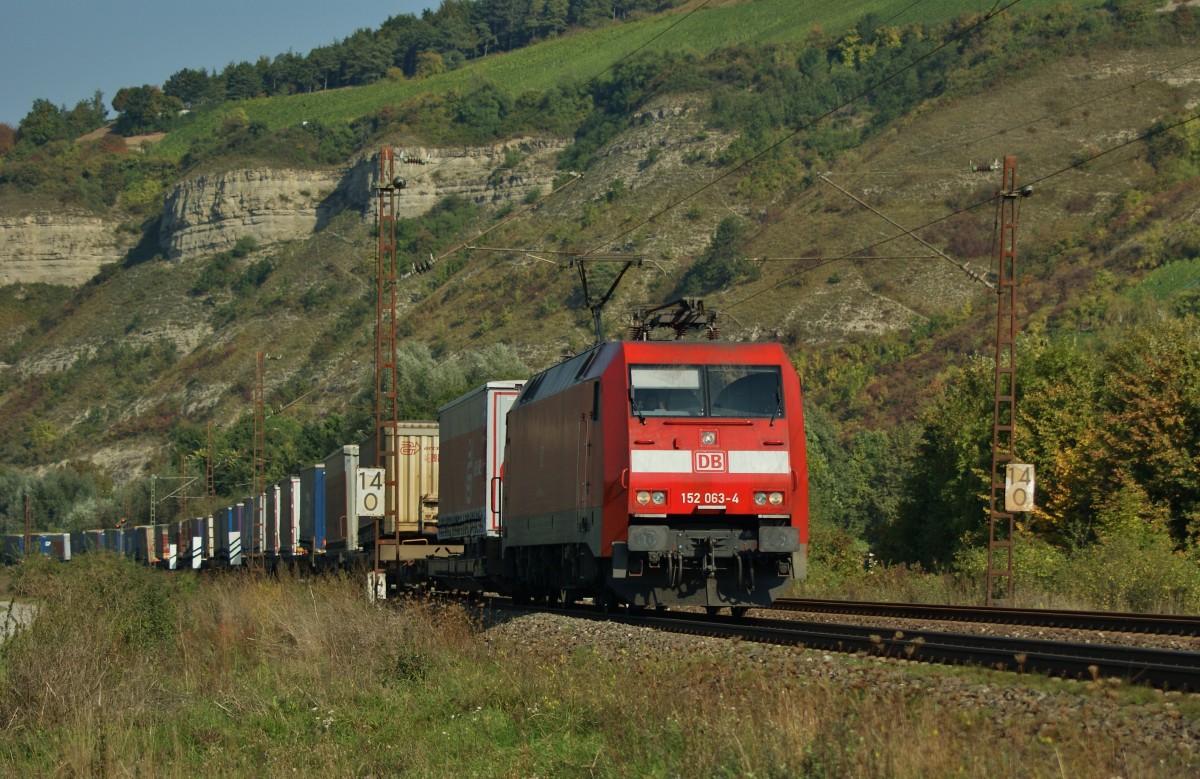 152 063-4 mit einen Containerzug am 02.10.13 Richtung Sden.
