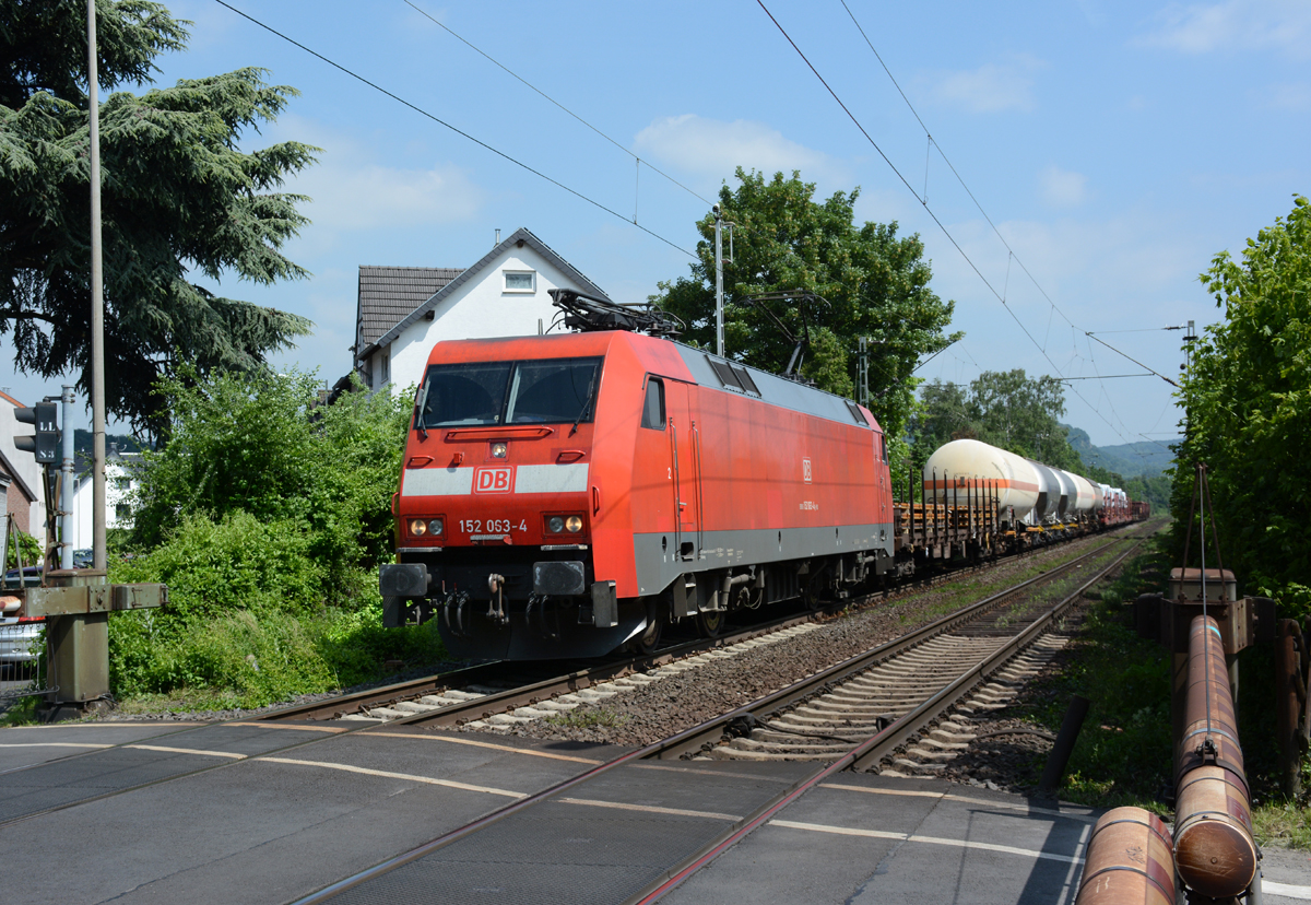 152 063-4 mit gem. Güterzug durch Bonn-Beuel - 09.06.2016