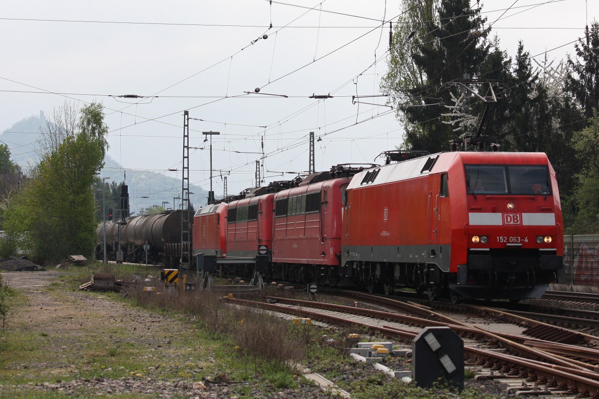 152 063 zog am 28.4.13 die 151 134,die 151 048,die 185 066 und einen gemischten G�terzug durch Niederdollendorf.