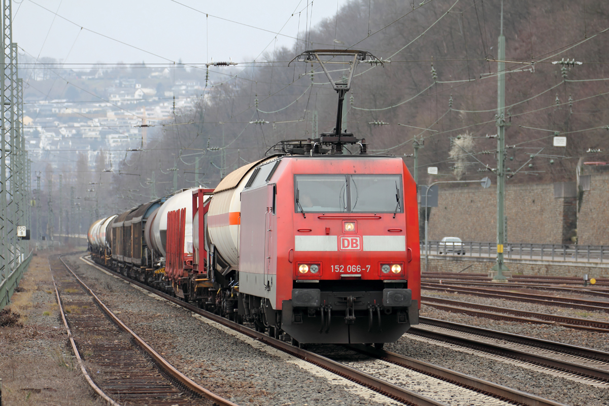 152 066-7 durchfährt Koblenz-Ehrenbreitstein 12.3.2016