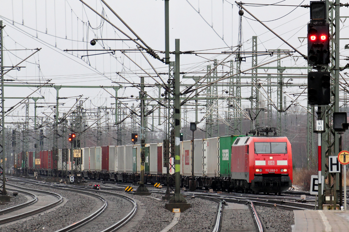 152 068-3 durchfährt Hamburg-Harburg 11.1.2017