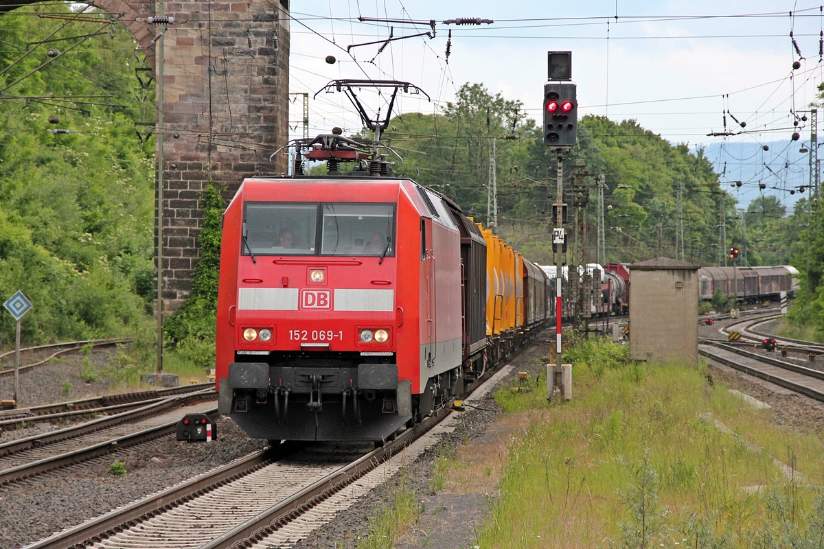 152 069-1 bei der Einfahrt in Eichenberg. 19.06.2015