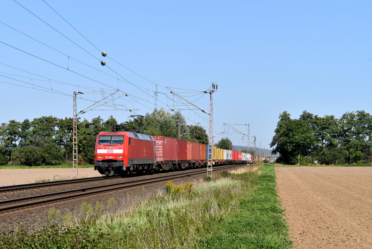 152 069 mit einem Containerzug am 22.09.2020 bei Northeim
