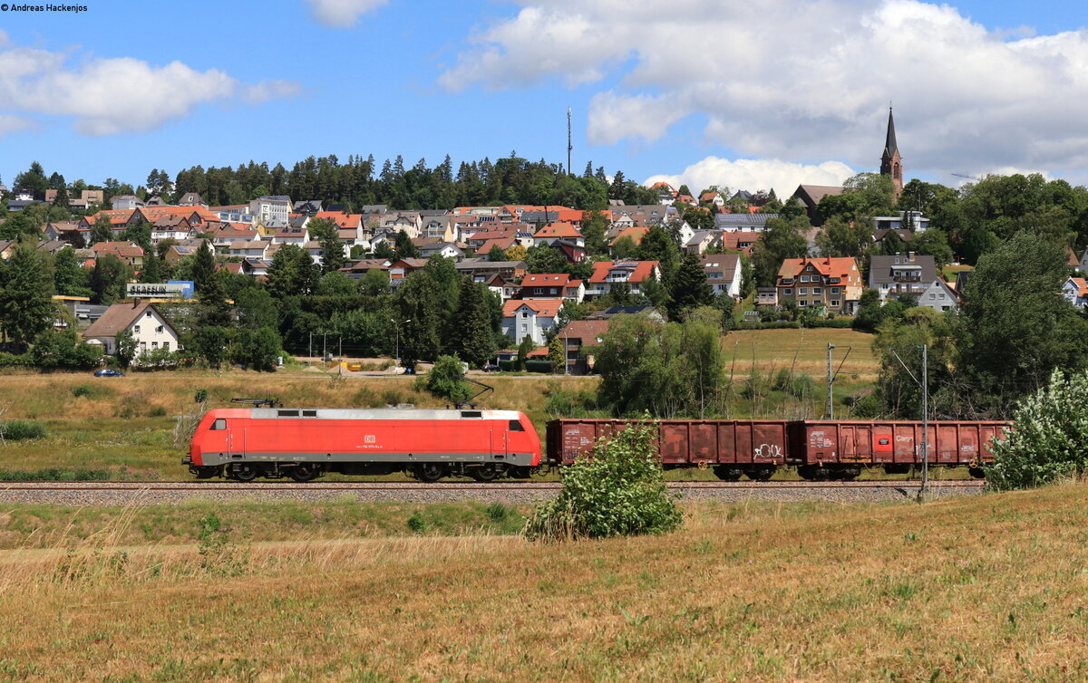 152 070-9 mit dem EZ 52054 (Villingen(Schwarzw) - Kornwestheim Rbf) bei St.Georgen 26.7.22