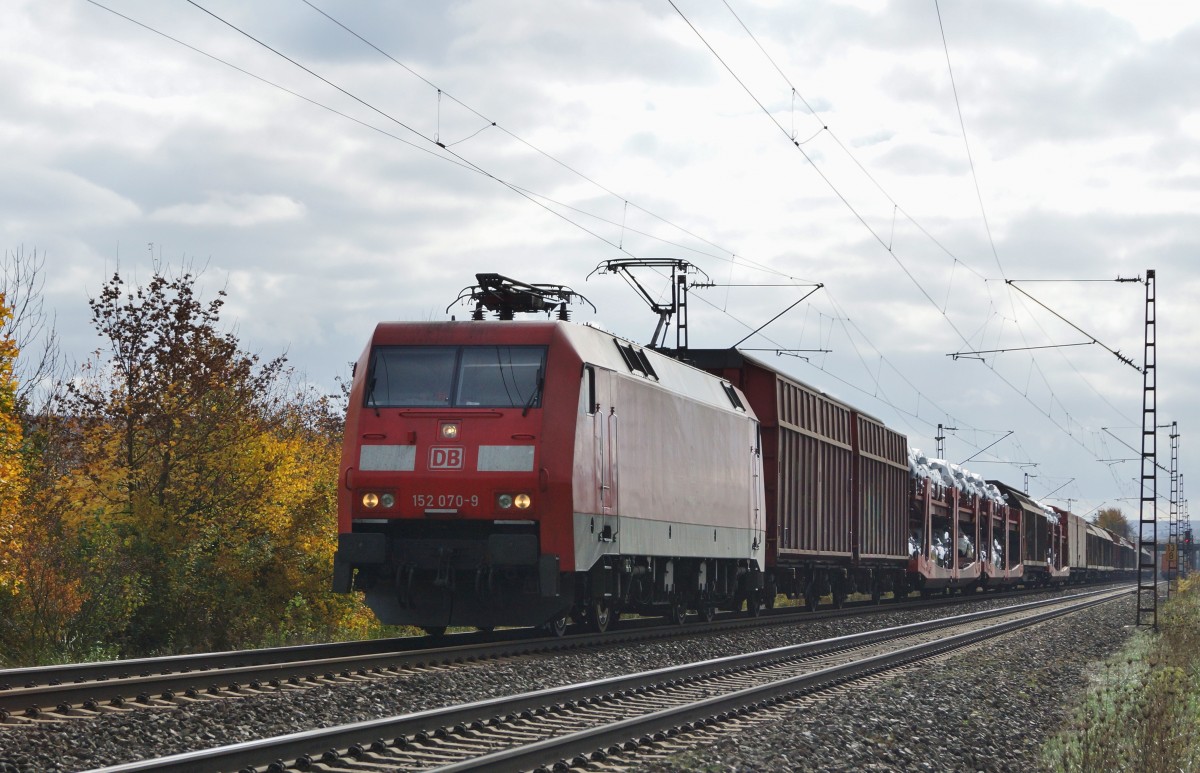 152 070-9 mit einen Autozug Richtung Norden am 24.10.13.