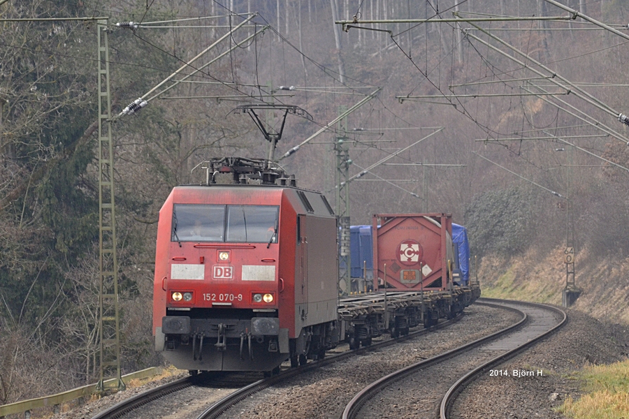 152 070 mit einem KV-Zug von Singen/Htw. nach Rheinhausen am 19.01.14.