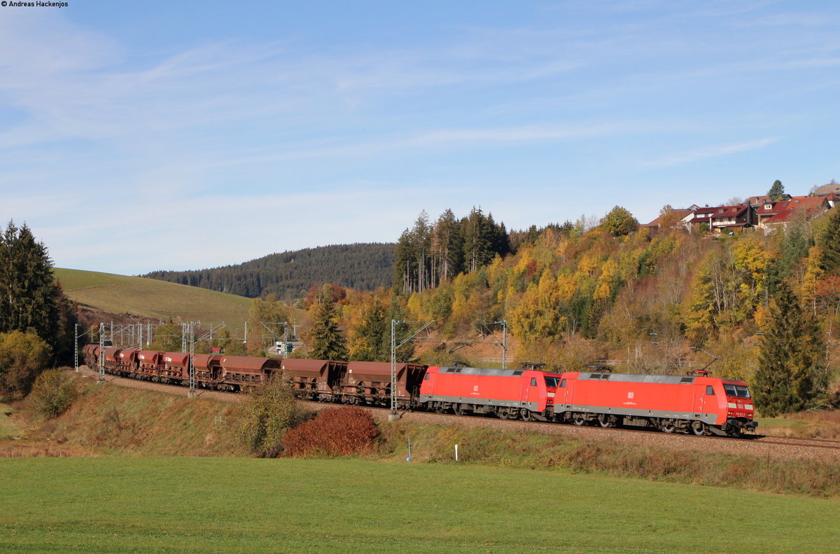 152 072-5 und 152 114-5 mit dem GB 62744 (Karlsruhe Gbf-Singen(Htw)) bei St.Georgen 26.10.18