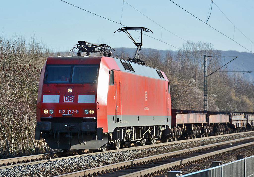 152 072-5 mit Flachwagen durch Bonn-Beuel - 18.01.2016