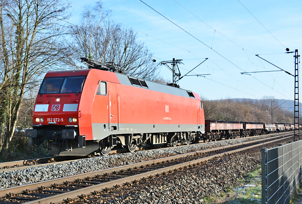 152 072-5 mit Flachwagen durch Bonn-Beuel - 18.01.2016