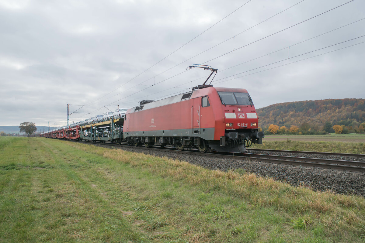 152 081-6 ist am 27.10.2021 mit einen Autozug bei Himmelstadt unterwegs.