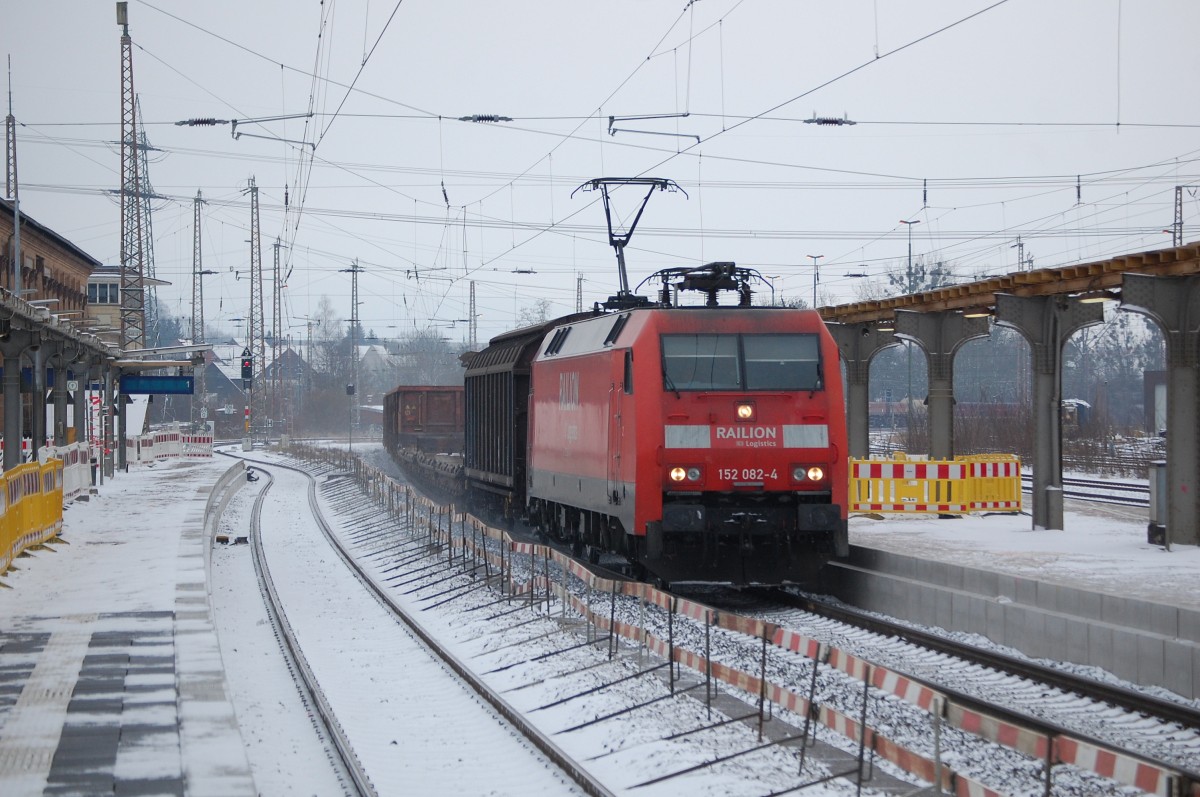 152 082-4 mit EZ 51828 Mannheim Rbf - Seelze Ost  am 17.01.2013 in Kreiensen