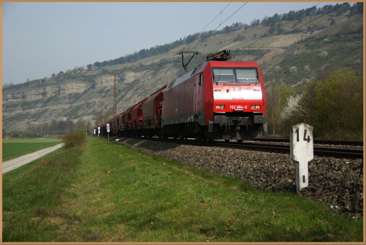 152 084-0 am 01.04.14 mit einen Kalizug bei Thüngersheim.