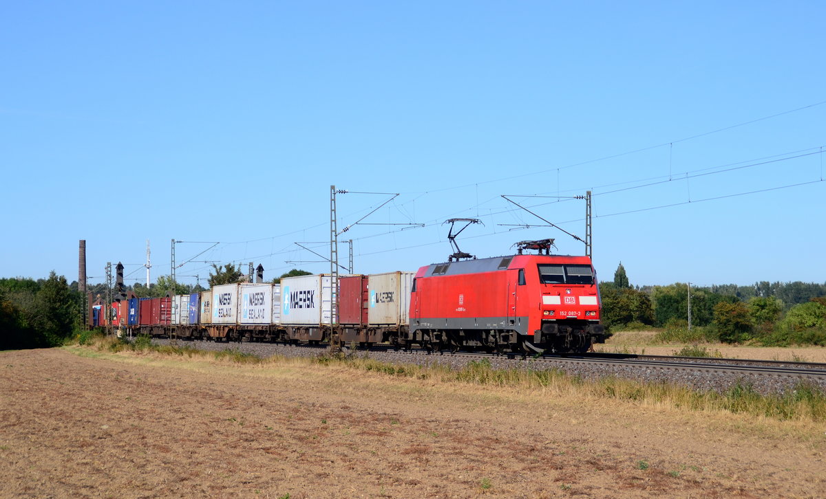 152 087 mit einem Containerzug am 07.09.2016 kurz hinter Elze(Han)