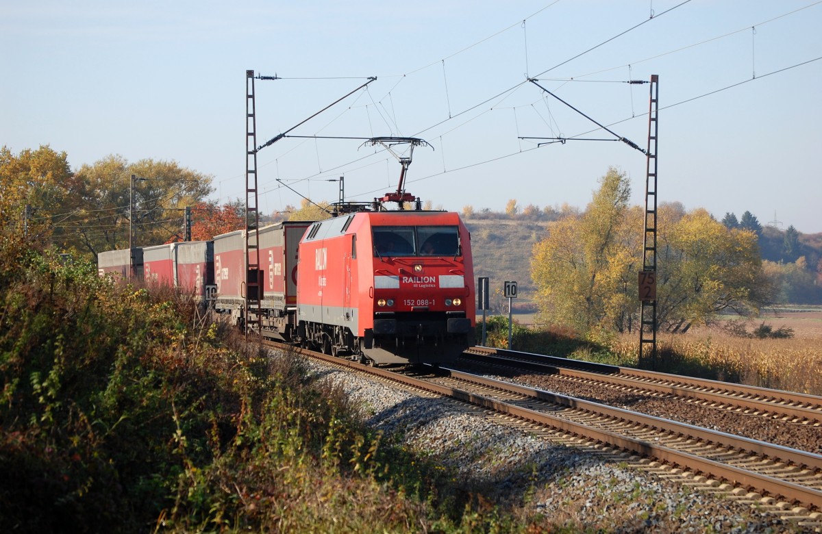 152 088-1 mit einem KV-Zug am 21.10.2012, kurz hinter Einbeck-Salzderhelden