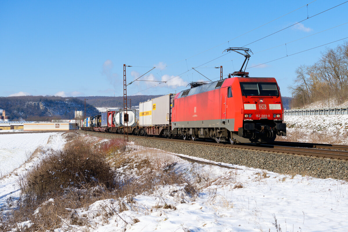 152 089 DB Cargo mit einem KLV-Zug bei Karlstadt Richtung Würzburg, 12.02.2021