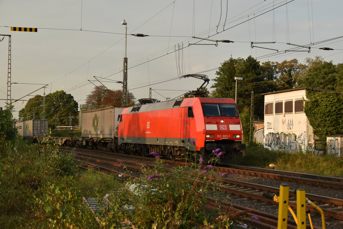 152 093-1 fährt aus Rheydt aus, nach einem Halt an Gleis3. 
Erst musste sie einen RE8 aus dem eingleisigen Abschnitt zwischen Rheydt Hbf und Rheydt-Odenkirchen auskommen lassen. 26.9.2017