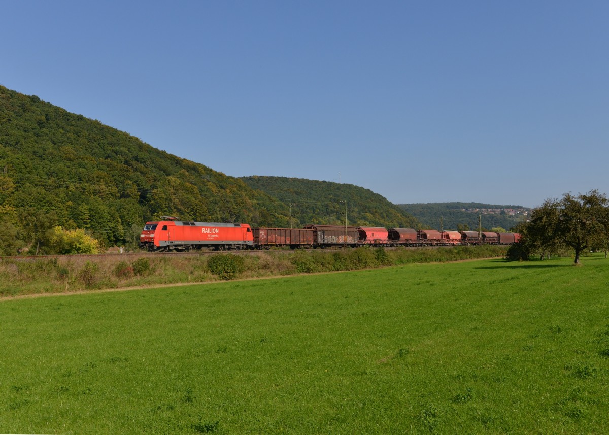 152 094 mit einem Gterzug am 28.09.2013 bei Wernfeld.