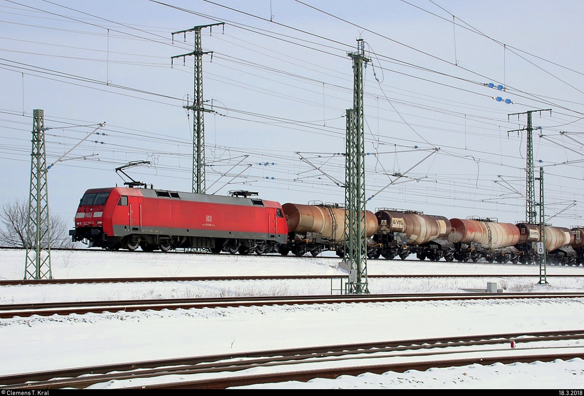 152 096-4 DB als Kesselzug fährt in Halle (Saale), Karl-von-Thielen-Straße, auf der Ostumfahrung für den Güterverkehr in nördlicher Richtung. [18.3.2018 | 12:08 Uhr]