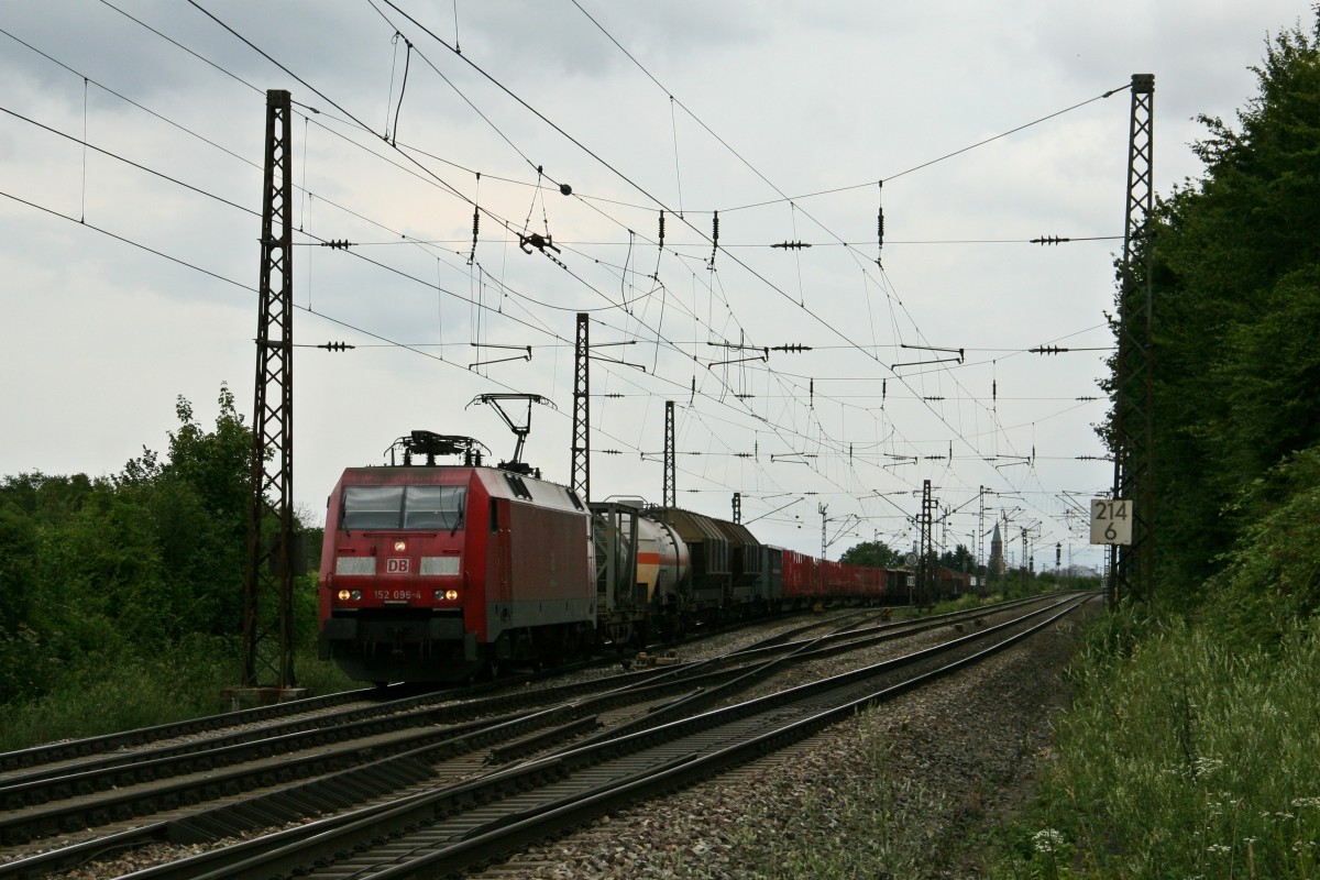 152 096-4  mit dem 44633 von Mannheim Rbf (Gruppe D) nach Basel SBB Rbf am Nachmittag des 12.07.14 n�rdlich von Leutersberg.