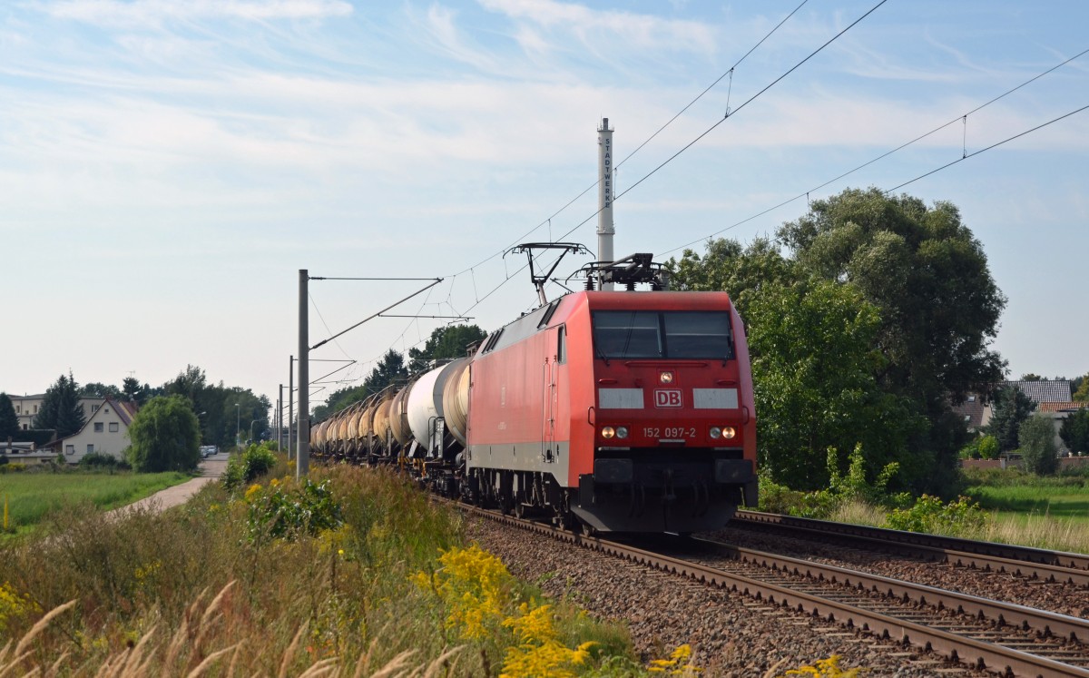 152 097 zog am 23.08.15 Knickkesselwagen durch Jeßnitz Richtung Dessau.