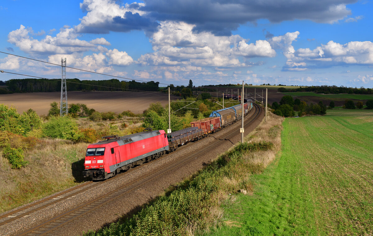 152 098 mit einem Güterzug am 30.09.2022 bei Ovelgünne.