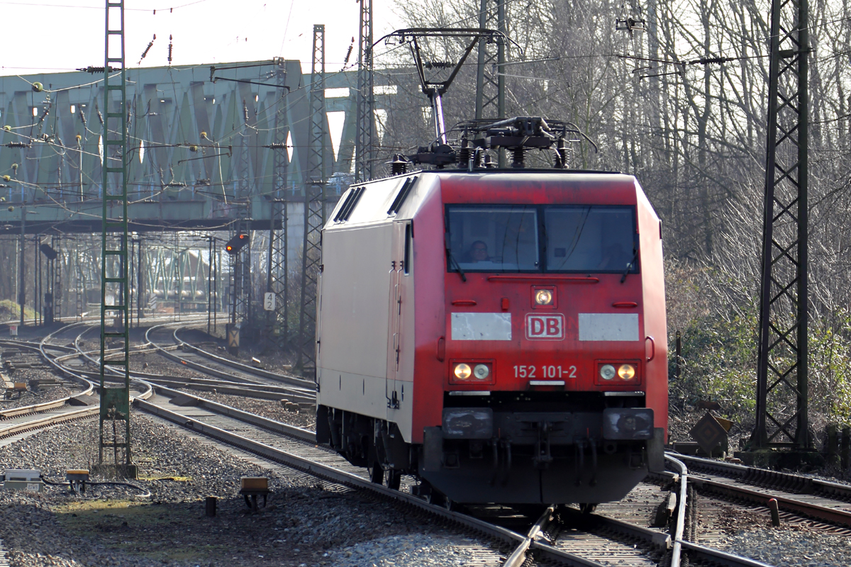 152 101-2 durchfährt Recklinghausen-Süd 28.2.2015