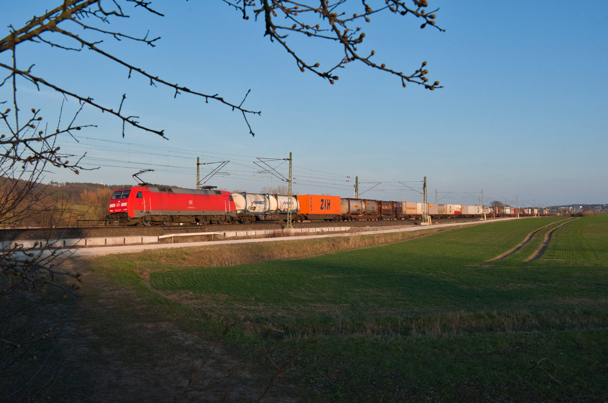 152 102 mit einem KLV-Zug bei Ansbach Richtung Würzburg, 29.03.2019