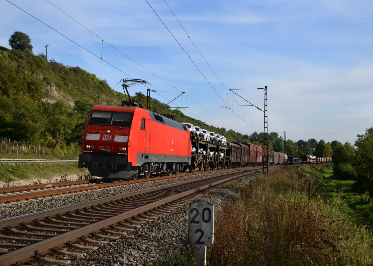 152 106 mit einem Gterzug am 28.09.2013 bei Himmelstadt.
