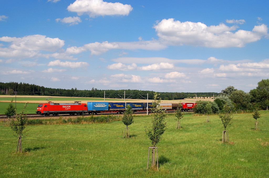 152 110 mit KLV-Zug bei Mammendorf (12.08.2013)