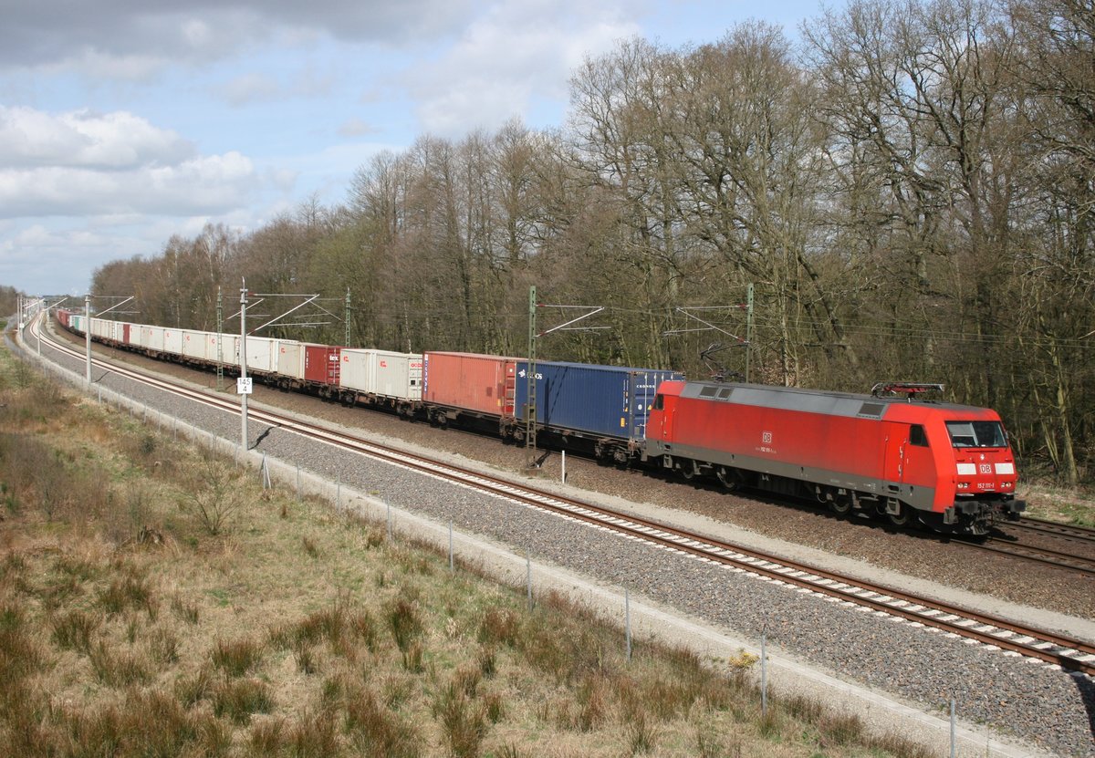 152 111 mit KT 50337 (Maschen Rbf–Burghausen Wackerwerk) am 16.04.2015 zwischen Winsen (Luhe) und Radbruch