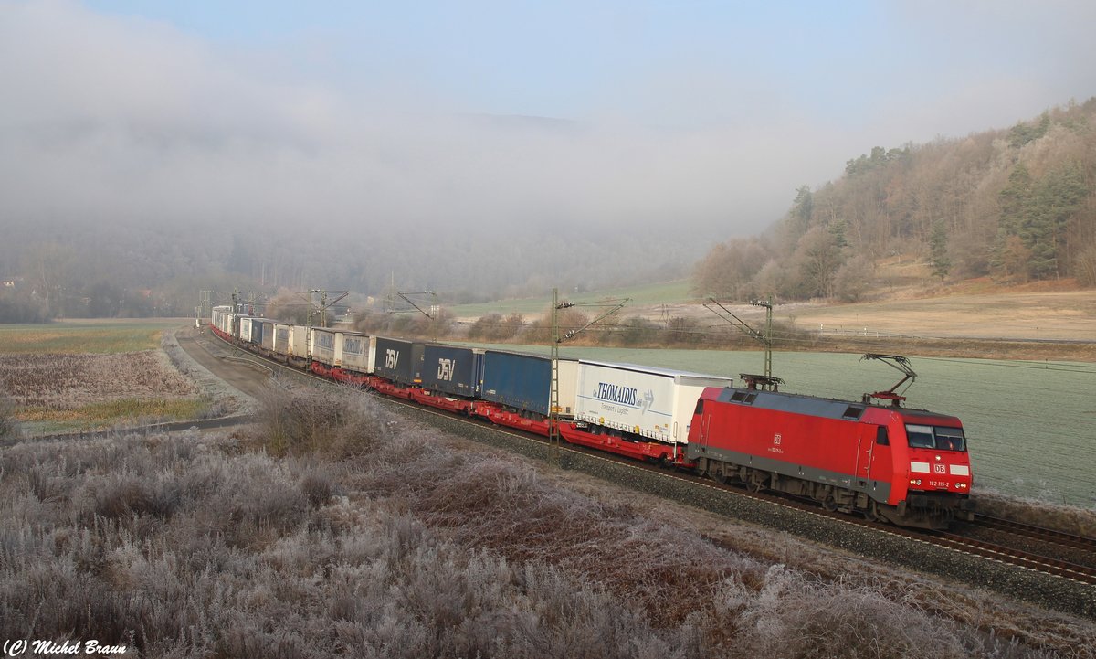 152 115 mit einem KLV-Zug bei Harrbach am 30.12.16. 