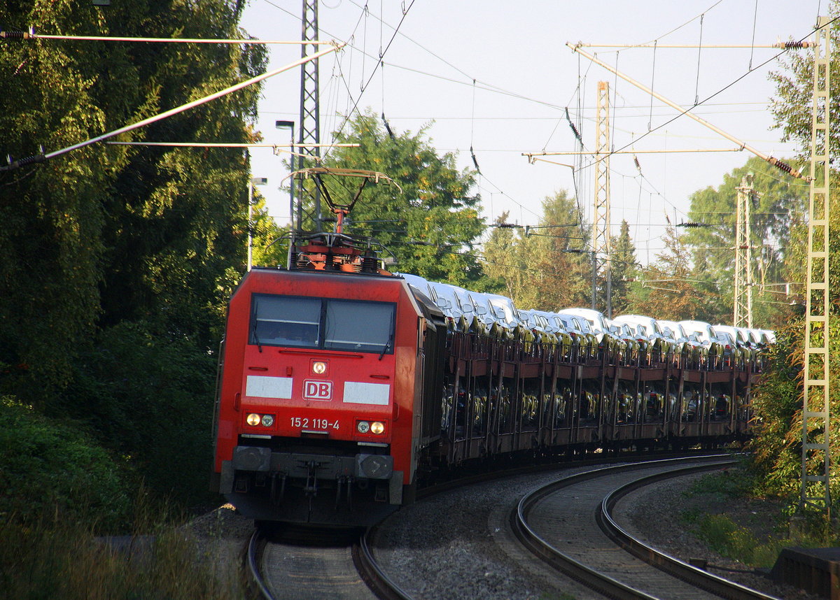 152 119-4 DB kommt mit einem Audi-VW-Zug aus Osnabrück nach Kortenberg-Goederen(B)und kommt aus Richtung Mönchengladbach-Hbf,Rheydt-Hbf,Wickrath,Beckrath,Herrath und fährt durch Erkelenz in Richtung Baal,Hückelhoven-Baal,Brachelen,Lindern,Süggerrath,Geilenkirchen,Frelenberg,Zweibrüggen,Übach-Palenberg,Rimburg,Finkenrath,Hofstadt,Herzogenrath, Kohlscheid,Richterich,Laurensberg,Aachen-West. Aufgenommen vom Bahnsteig 1 in Erkelenz. 
Bei Sommerwetter am 14.9.2016.