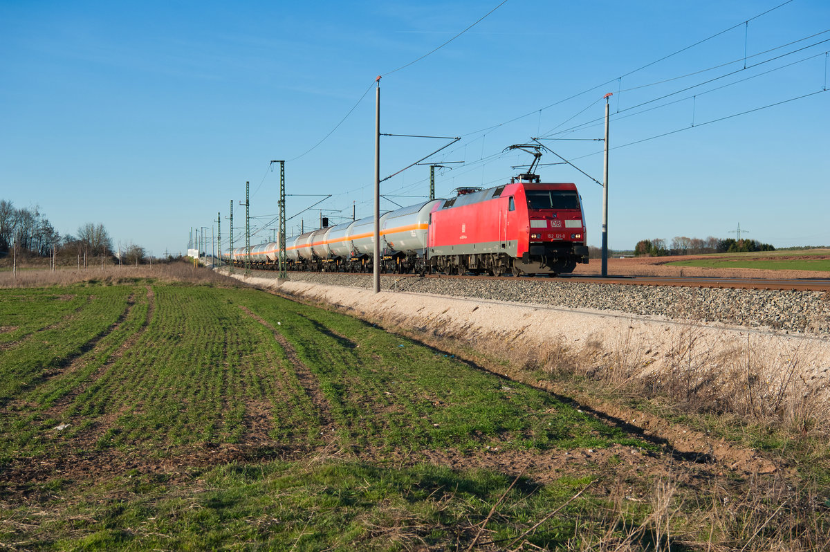 152 121 mit einem Gaskesselzug bei Kleingründlach Richtung Fürth, 21.03.2019