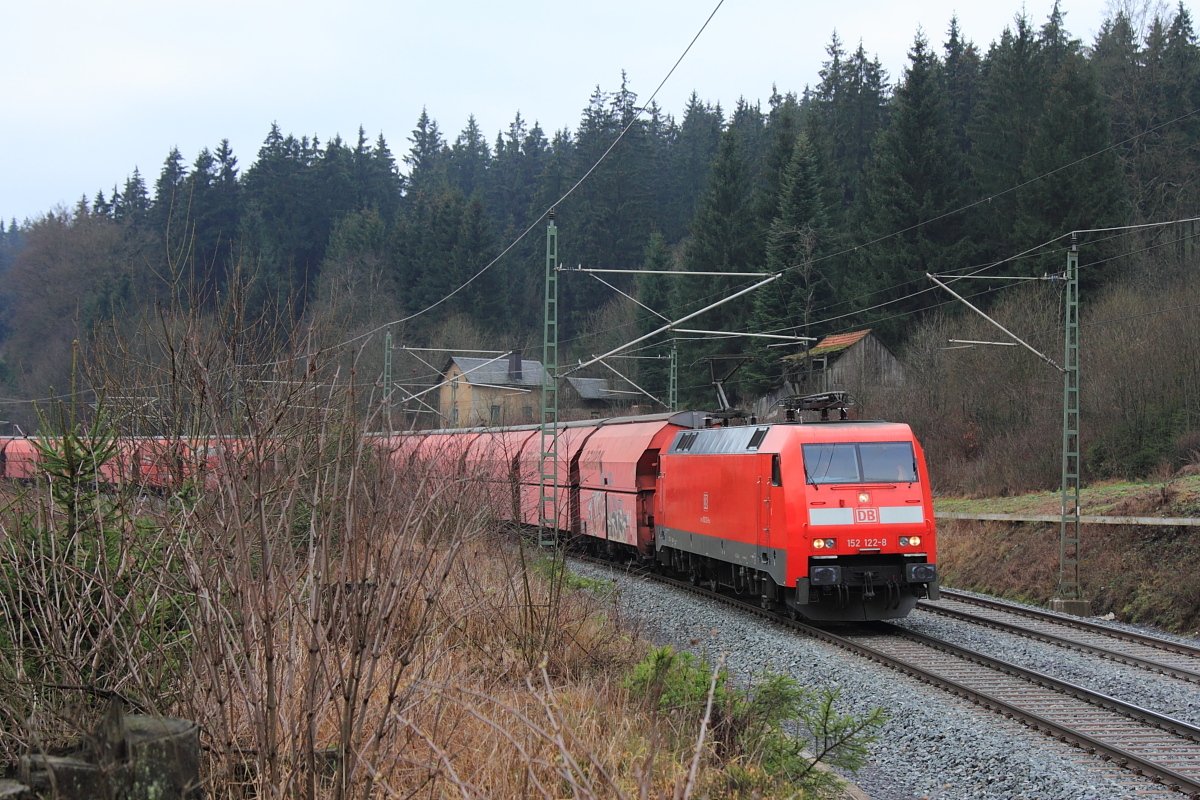 152 122-8 DBSR bei Steinbach im Frankenwald am 03.12.2015.