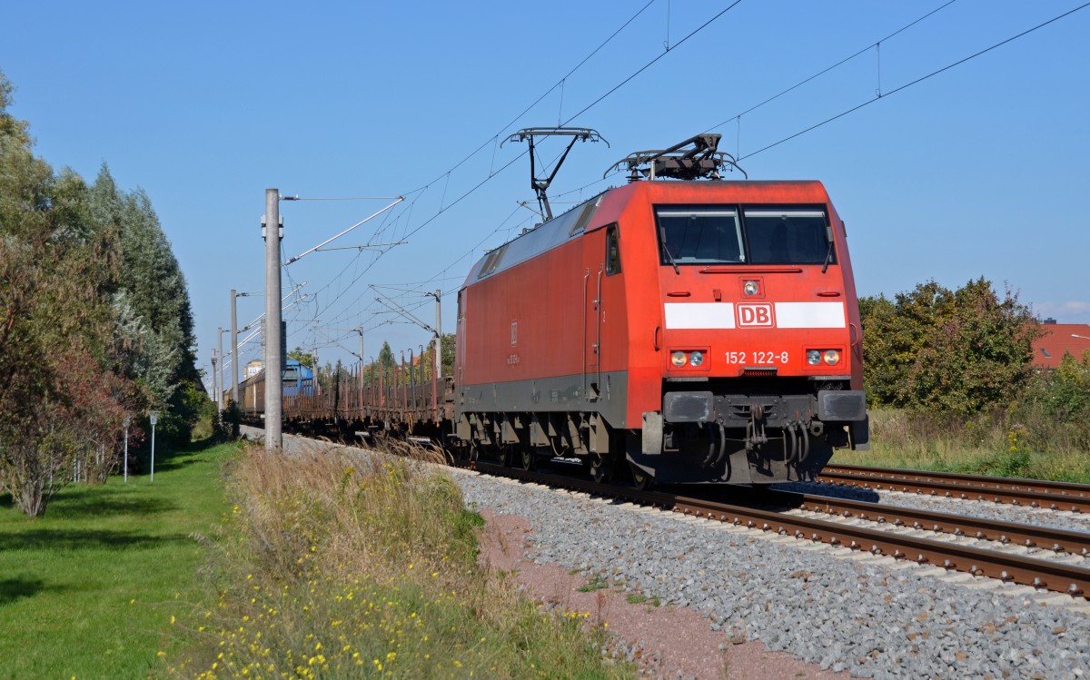 152 122 fuhr am 01.10.13 mit einem gemischten Gterzug durch Greppin Richtung Bitterfeld.