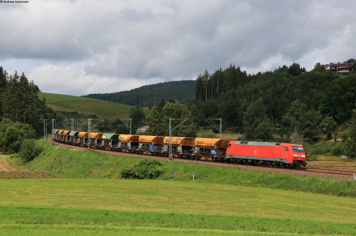 152 123-6 mit dem GAG 60507 (Friesenheim(Baden)-Villingen(Schwarzw)) bei St.Georgen 17.8.21