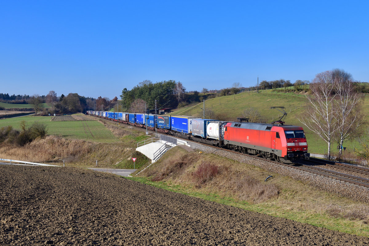 152 129 mit einem KLV am 07.02.2020 bei Fahlenbach.