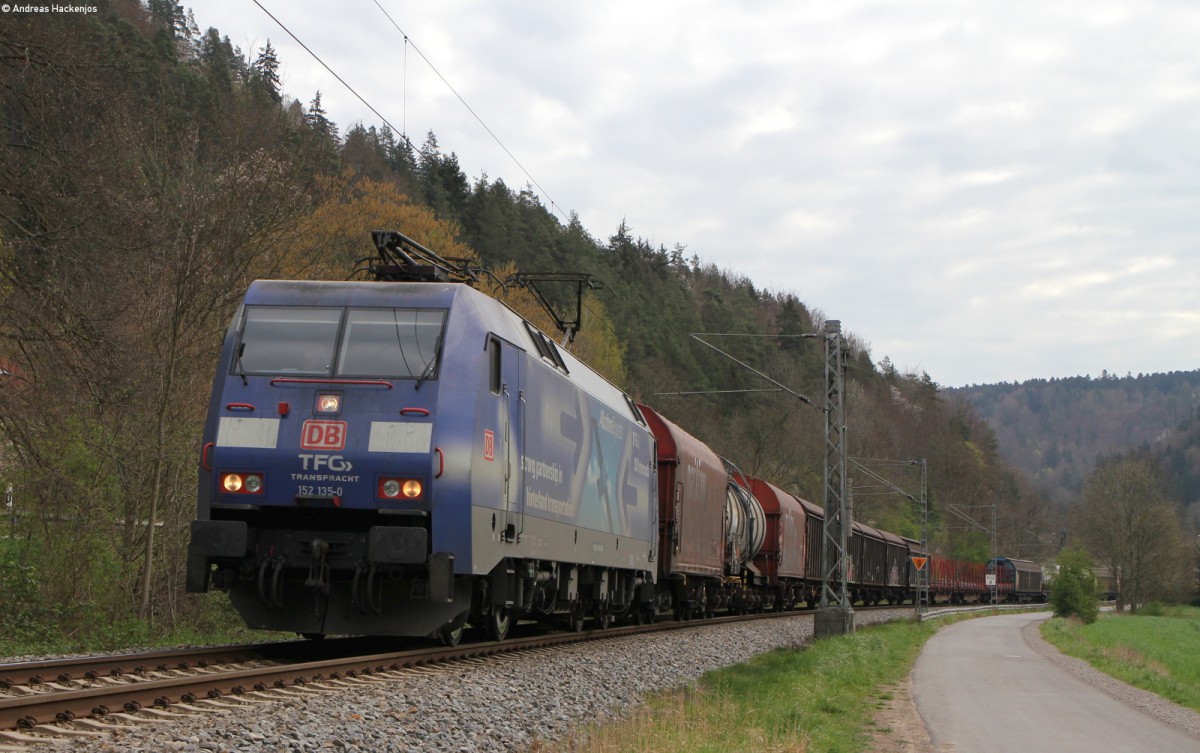 152 135-0 mit dem EZ 44689 (Kornwestheim Rbf - ZH-Limmattal) bei Aistaig 10.4.14