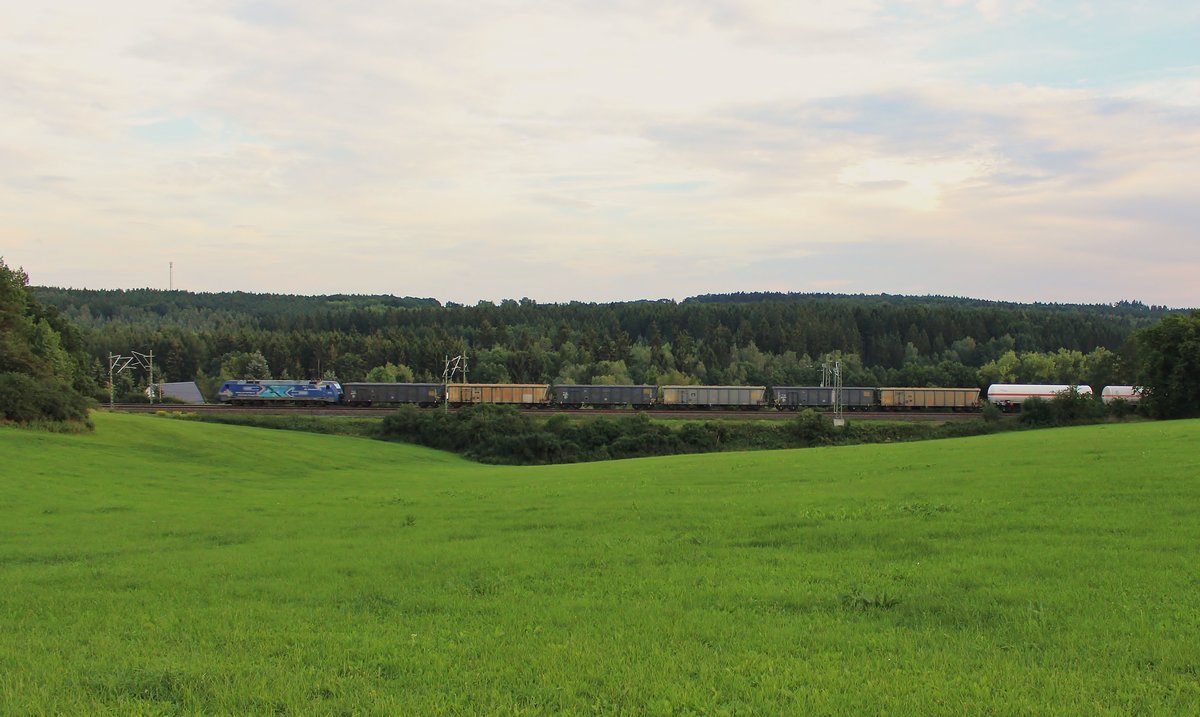 152 136-8 ist am 17.08.17 in Jößnitz/V mit dem 51724 zu sehen.