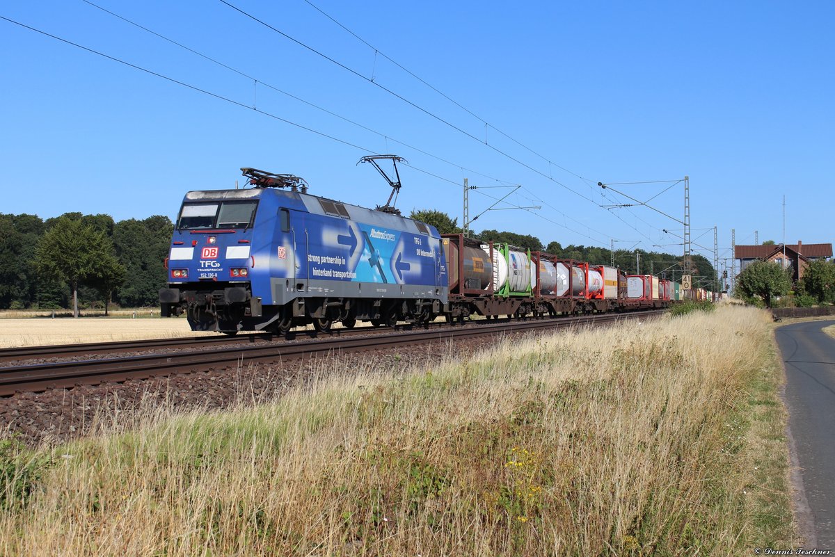 152 136-8 DB mit einem Containerzug bei Woltorf am 24.07.2018