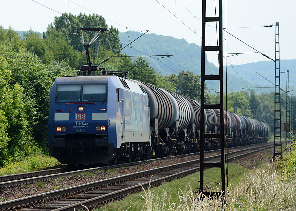 152 137-6 mit Kesselwagen durch Bonn-Beuel - 03.06.2014