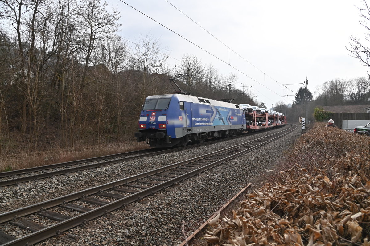 152 137 mit dem Millionenzug am heutigen Mittag durch Neckargerach. 26.2.2021