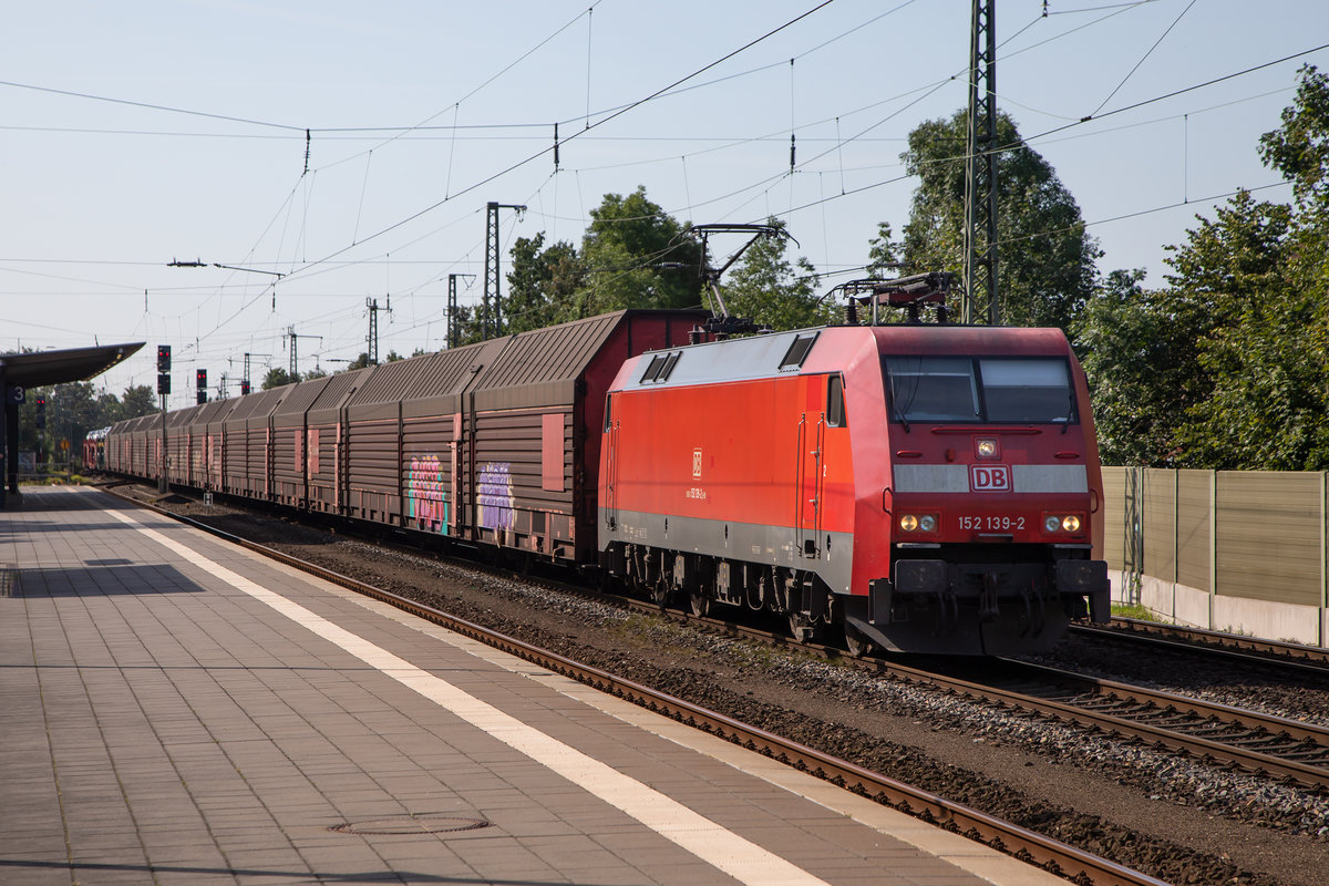 152 139-2 mit einem Güterzug in Bremerhaven Lehe. 22.8.19
